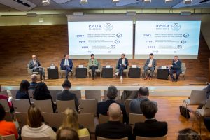 Paneldiskussion mit Mag. Peter Kaufmann (stellv. Institutsleiter), Dr. Johannes Kopf, Dr. Margit Noll, Prof. Dr. Reinhard Prügl, Mag. Philipp Gaggl, Prof. Dr. Urs Fueglistaller (v.l.n.r.)