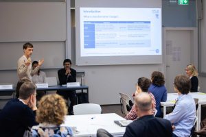 Jakob Kofler und Harald Wieser leiten einen Workshop